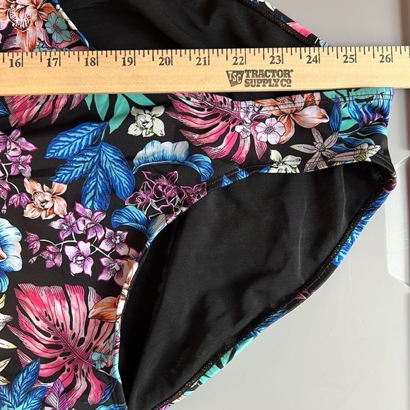 NWT Stylish Swimwear One Piece Floral Swimsuit Size Medium - Picture 4 of 5
